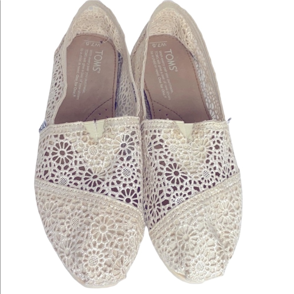 Toms cream lacey canvas flats size 7.5